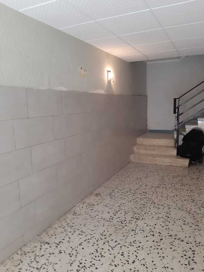 Colocación de azulejos en comunidad de vecinos en Reus