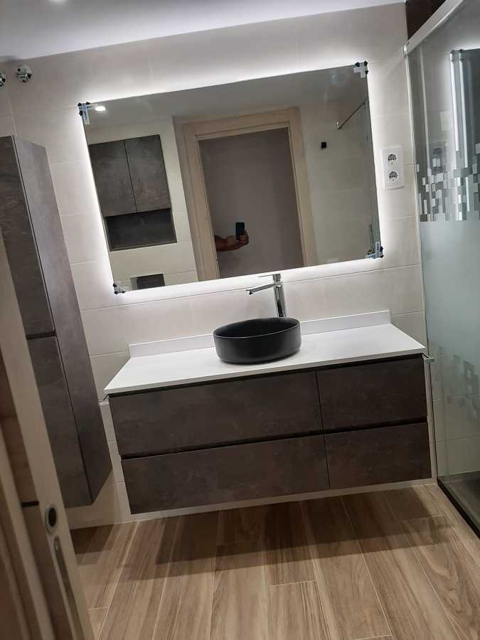 Mueble de baño con lavamanos