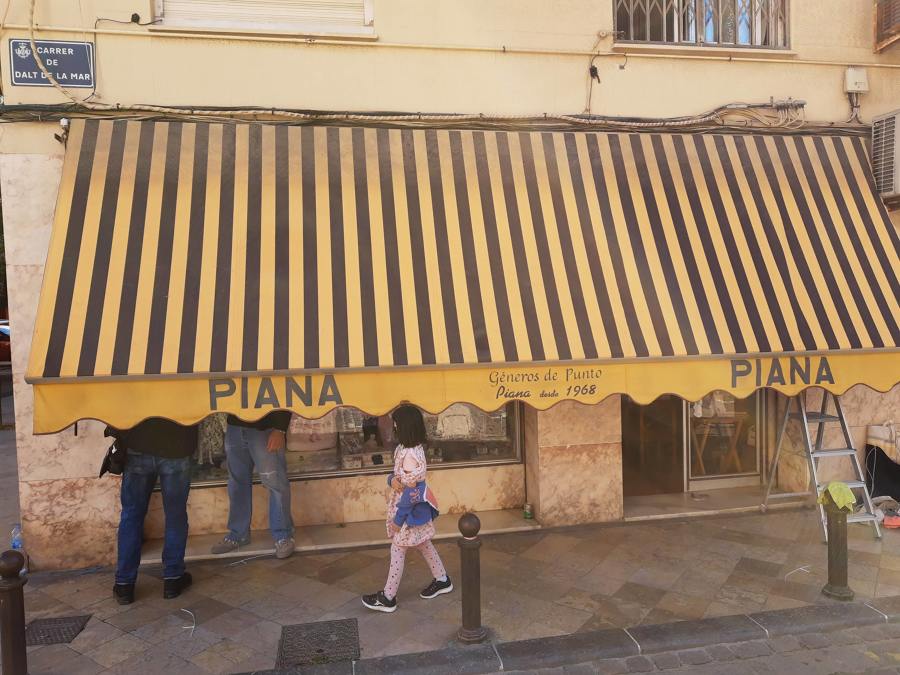 REPARACION E INSTALACION DE TOLDO COMERCIAL