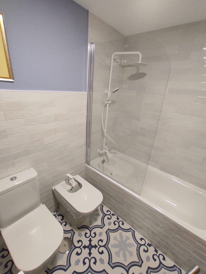 Reforma baño con azulejo tipo metro