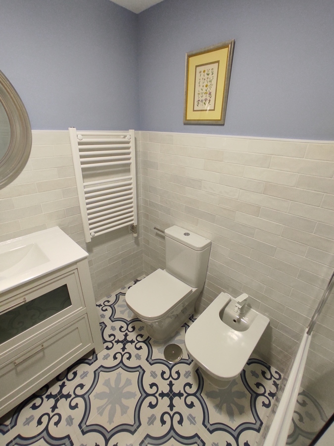 Reforma baño con azulejo tipo metro