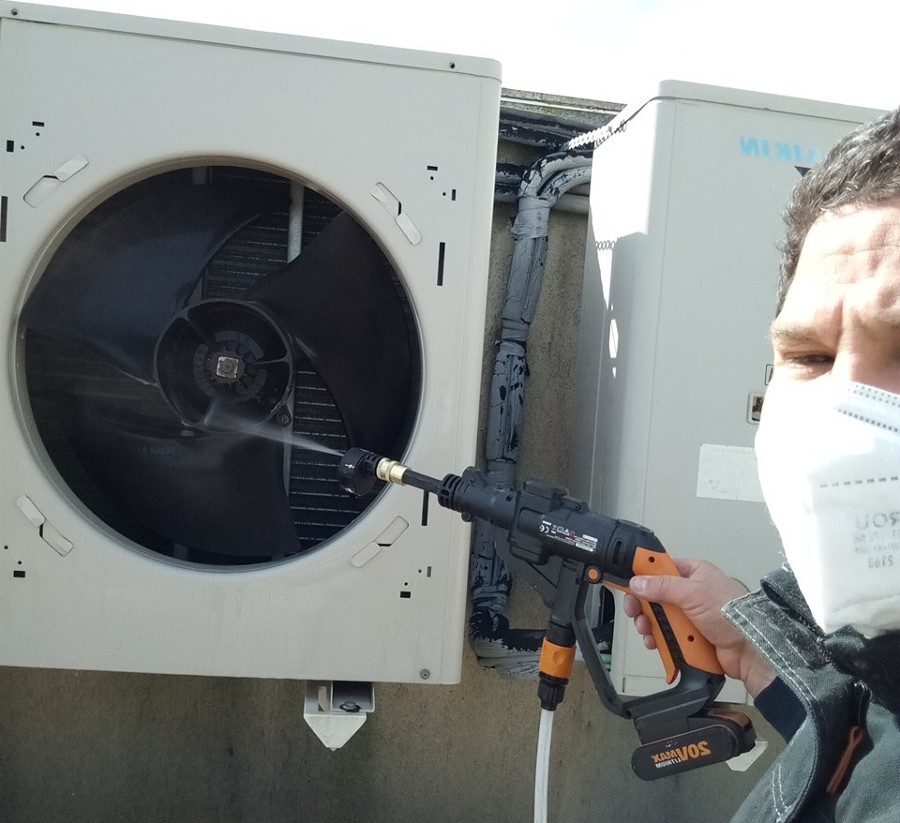 Limpieza de unidad exterior de aire acondicionado Daikin