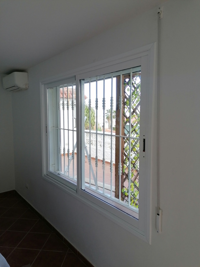 Corredera con persiana