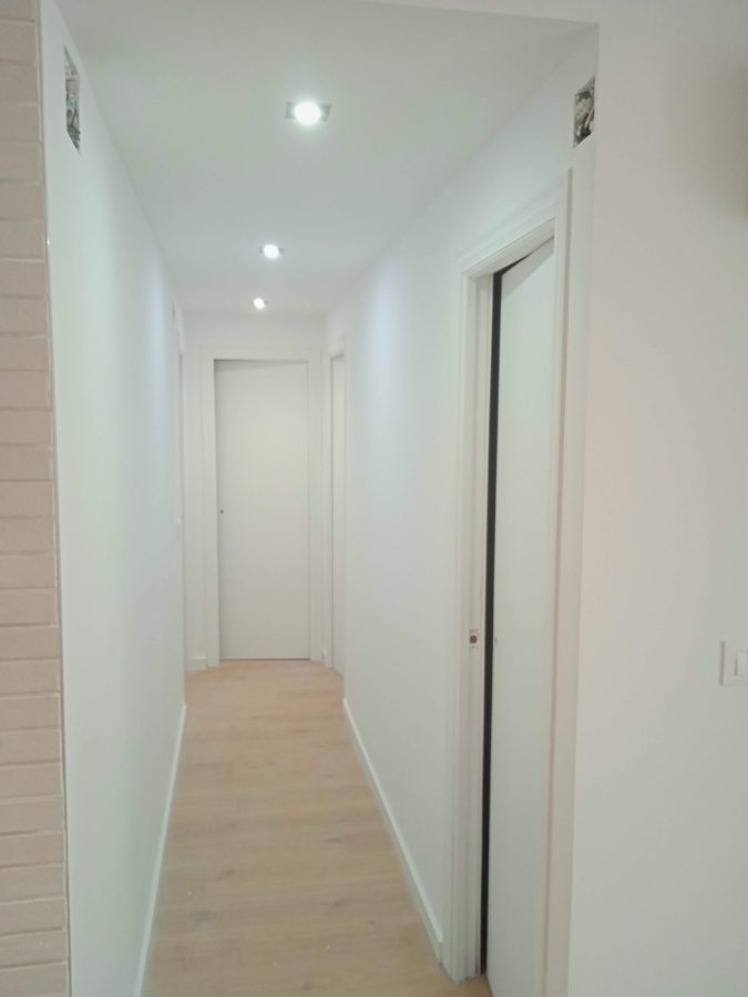 Pintura en pasillo y puertas