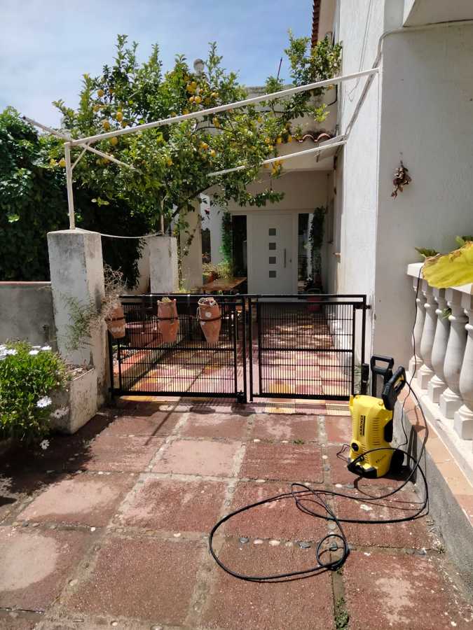 Patio con puerta principal de aluminio