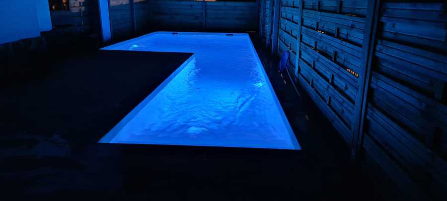 Piscina iluminada
