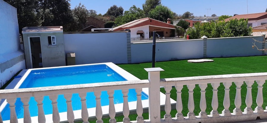 Piscina, nivelación del terreno y arreglo jardín.