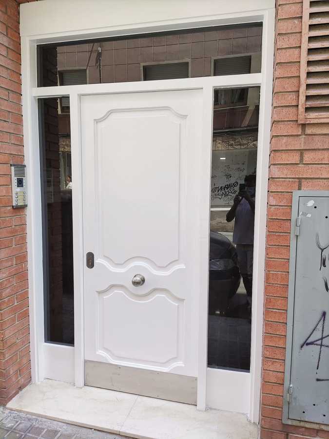 Esmalte puerta madera