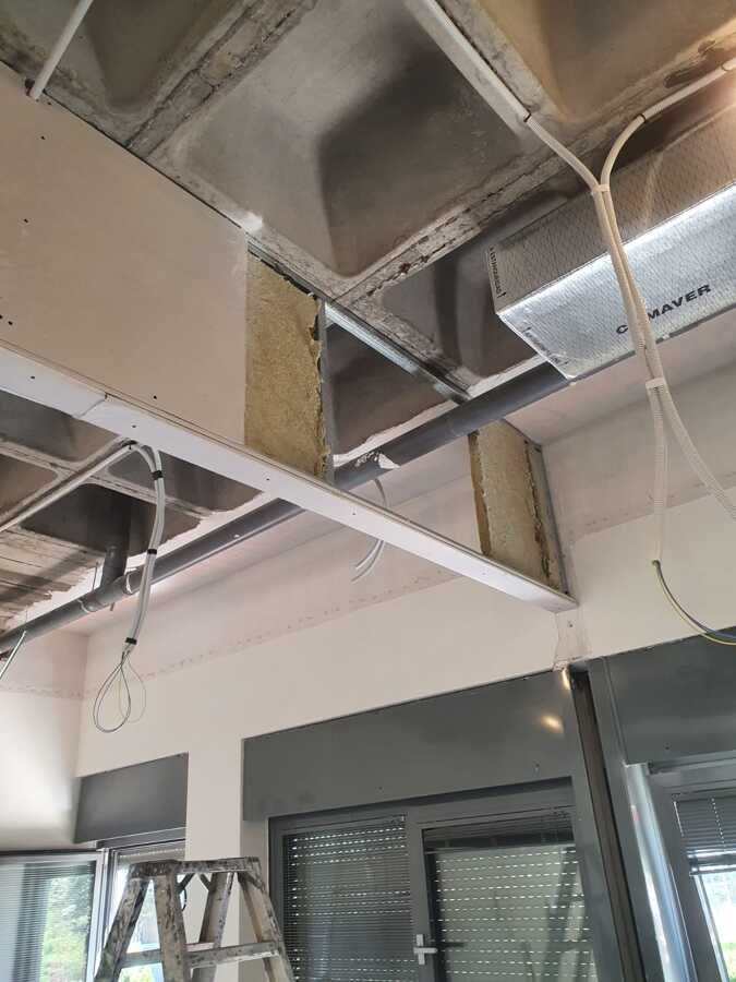 Cerramiento de placas de yeso para oficina