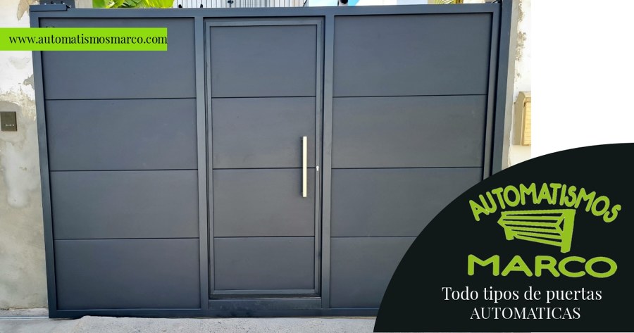 Puerta corredera de panel sándwich automática