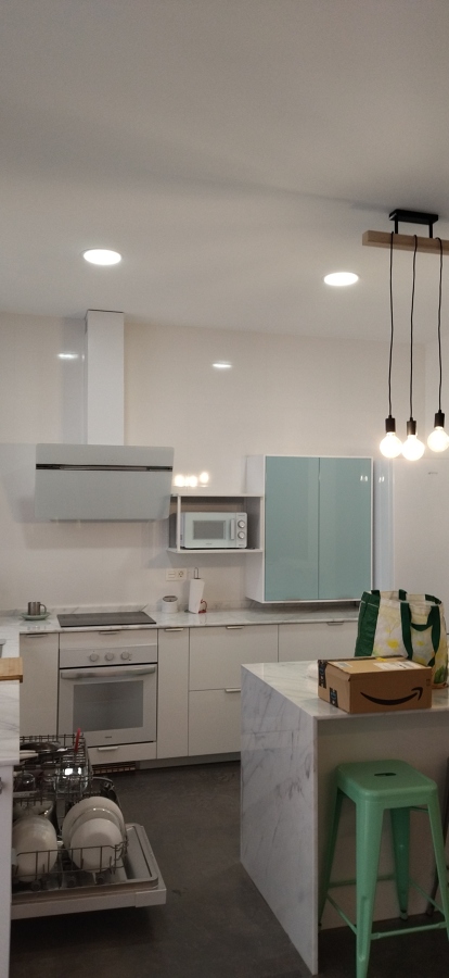 Instalación de iluminación y electrodomésticos