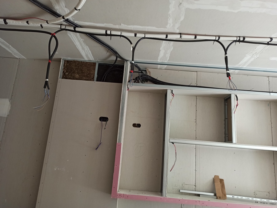 Instalación eléctrica en local comercial en Cádiz centro.