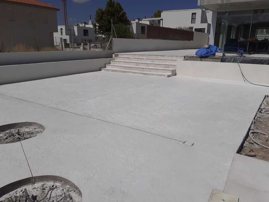 Hormigón impreso en color blanco