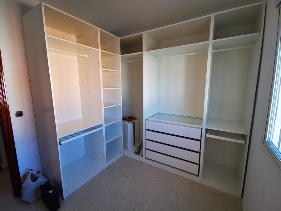 Montaje de armario PAX esquinero de 3,50 metros