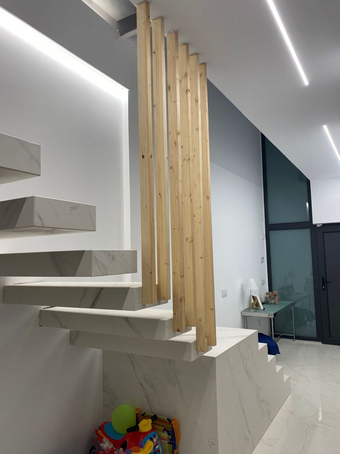 Escalera en porcelanico