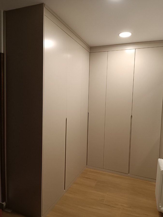 Armario puertas batientes