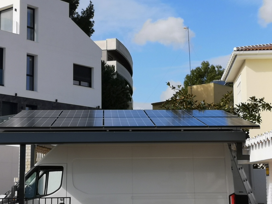 Instalación autoconsumo sobre pérgola en Málaga