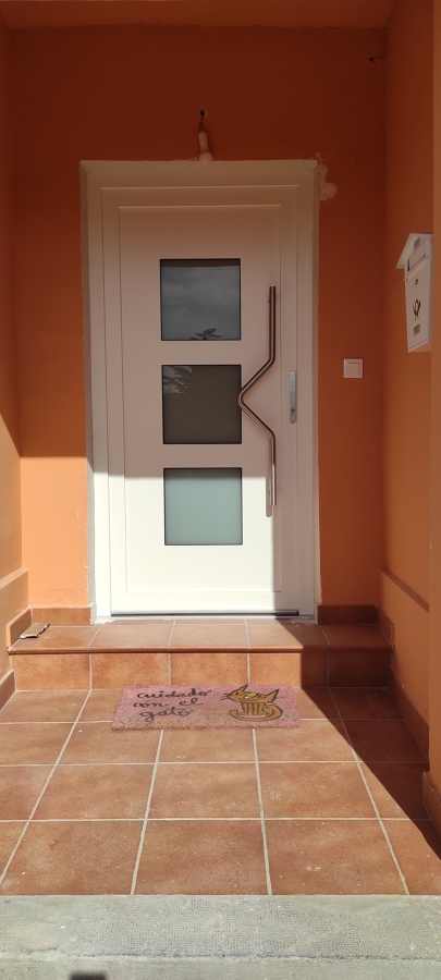 Puerta entrada Serie Linear PVC