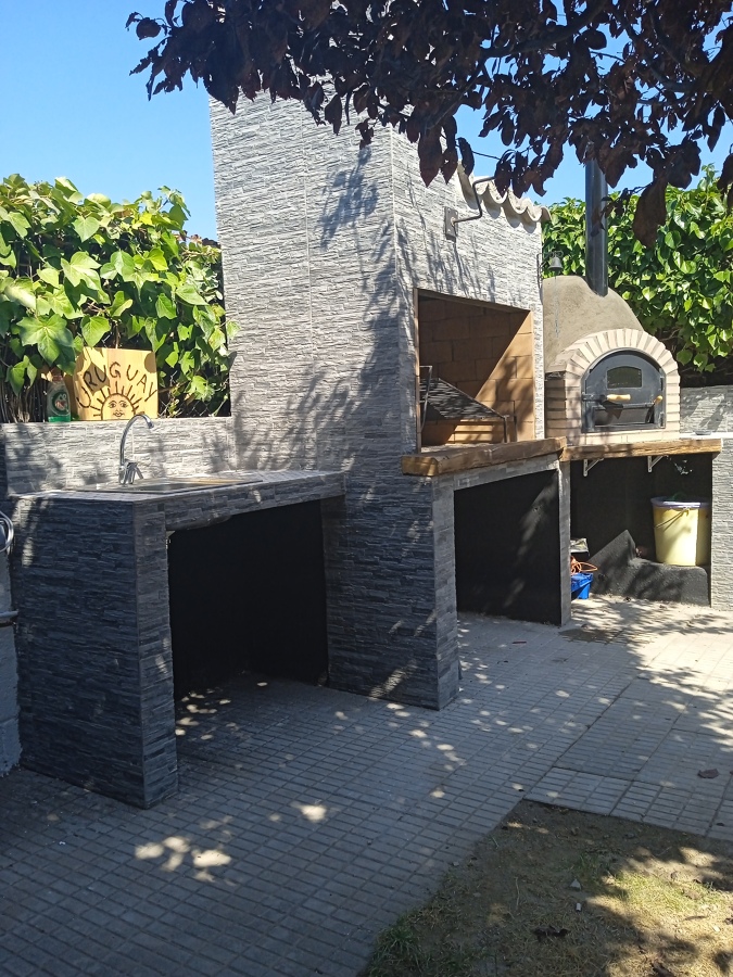 Barbacoa, horno y zona de fregadero exterior