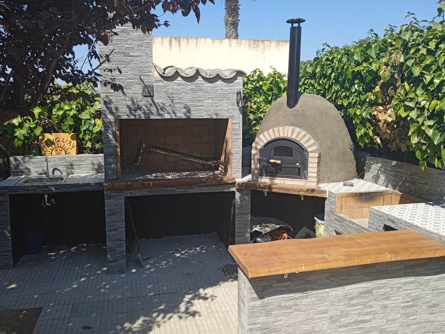 Barbacoas y horno a leña.