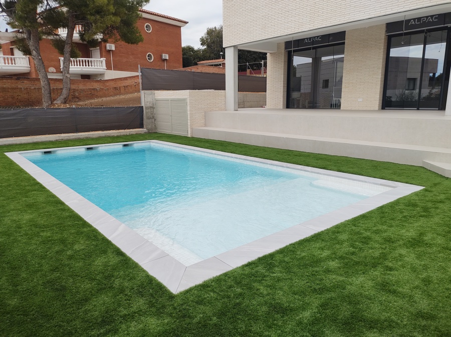 Piscina con gresite Agualuxe Ibiza 4 x 4 cm de Hisbalit.
