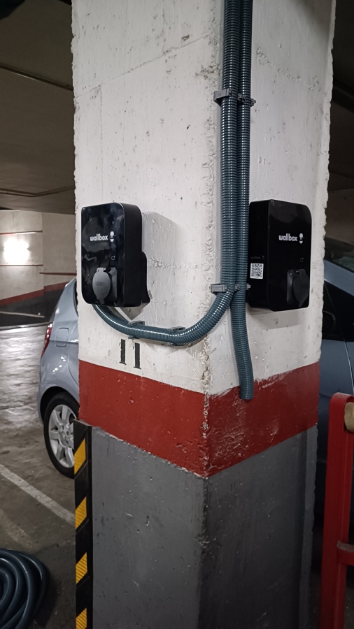 Wallbox Copper en parking de pupilaje