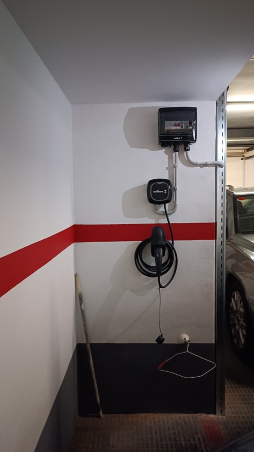 Wallbox Pulsar Plus en garaje comunitario