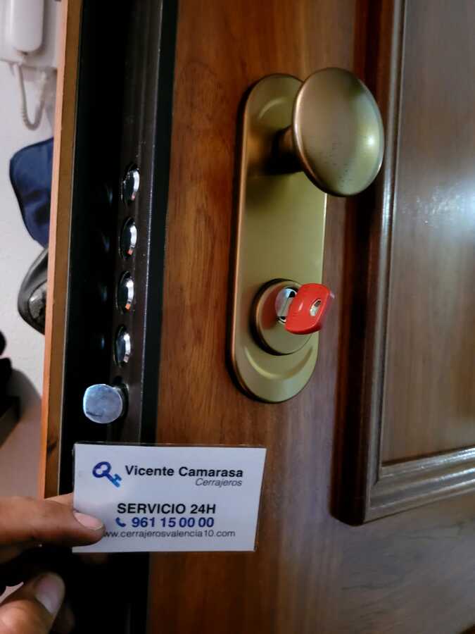 Instalación de cilindro KESO de alta seguridad