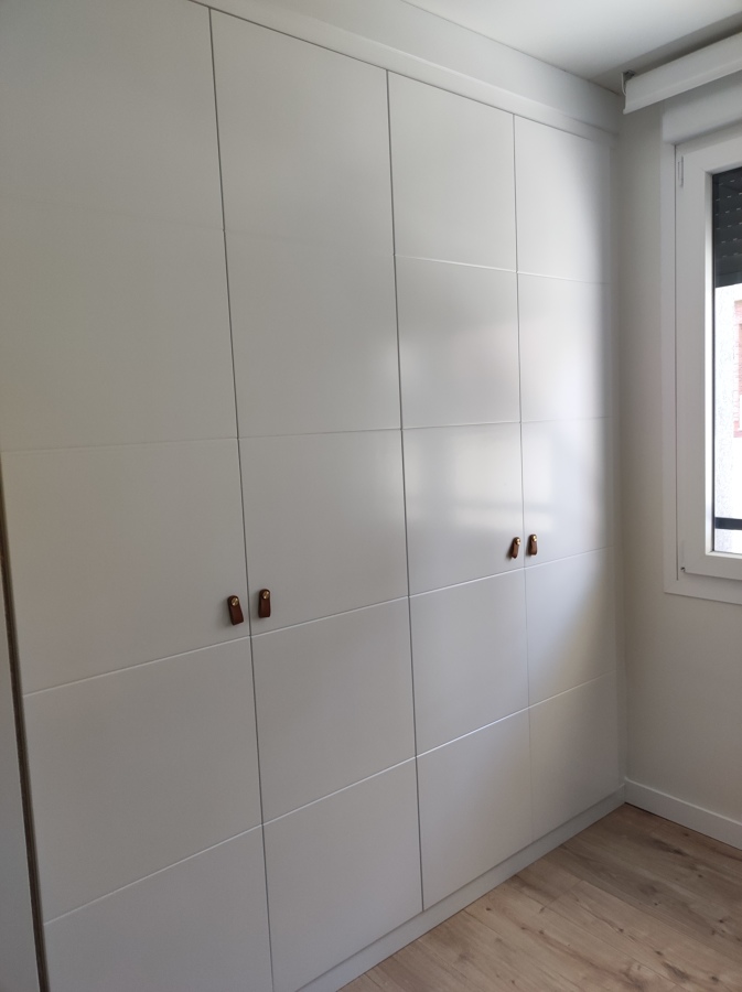 Armario puertas lacadas