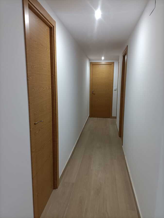 Puertas lisas en color nogal claro