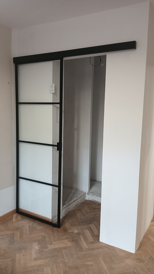 Expansión de armario e Instalación de Puerta Corredera