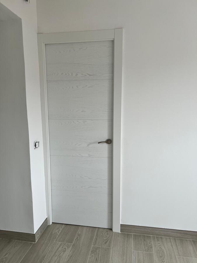 Carpintería y pintura.