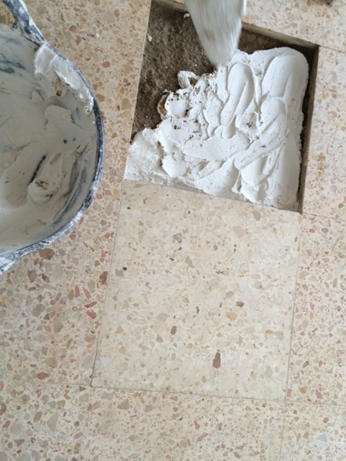 Sustitución de baldosa de terrazo