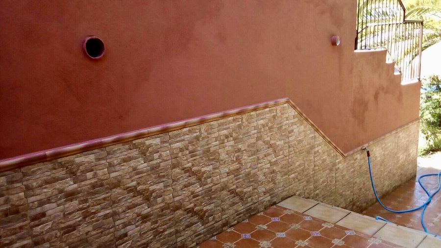 Terminación de zócalo para jardín/patio.