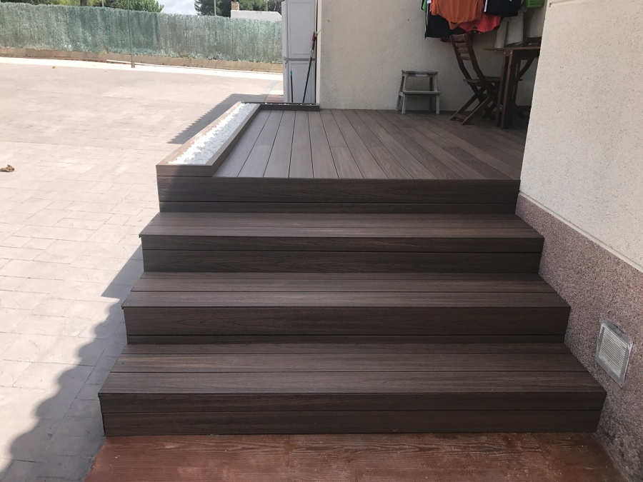 Elevación para acceso en tarima tecnoógica