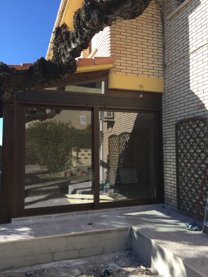 Cerramiento porche puerta  corredera 3.10 x 2,20