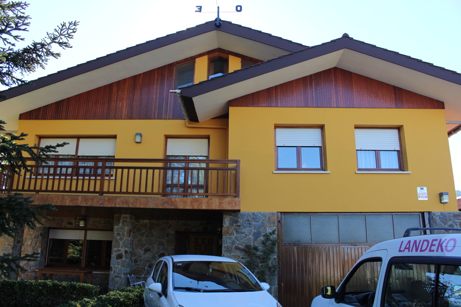 Fachada chalet.