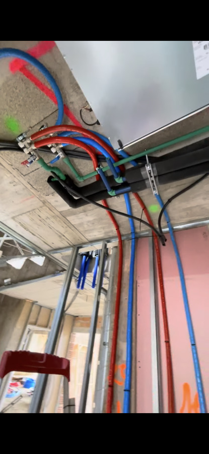 Red de distribución de agua fría y caliente