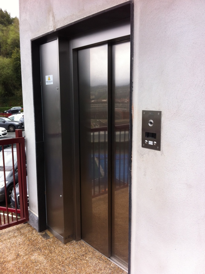 VideoPortero en acero inoxidable.