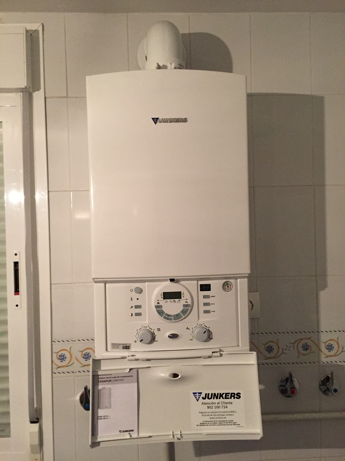 Instalación caldera Junkers Cerapur 30 Kw en vivienda unifamiliar