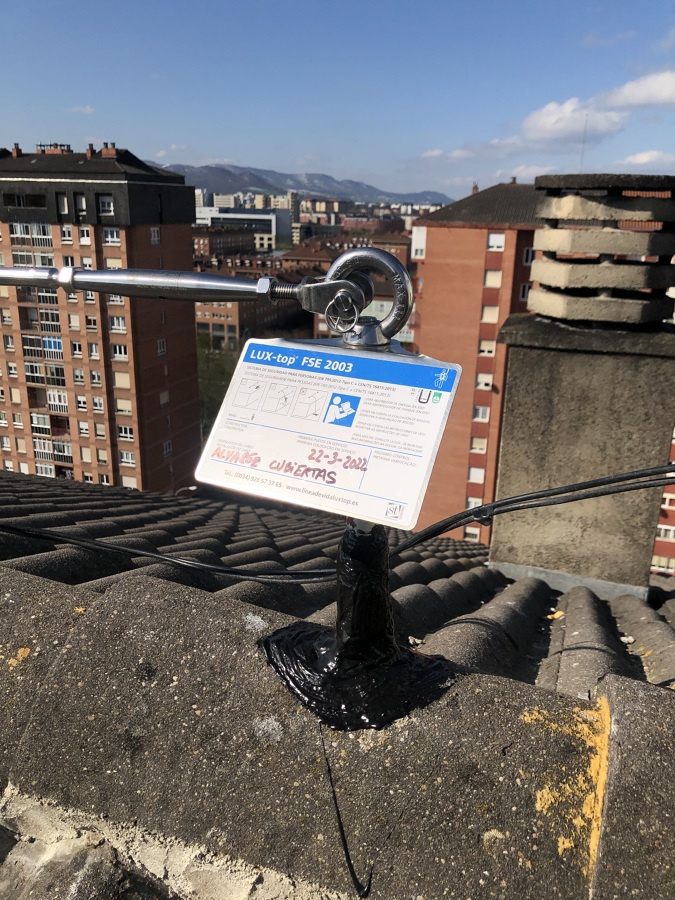 Línea de vida permanente homologada.