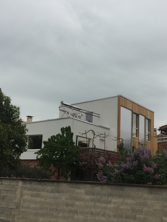 composición fachada de alerce con SATE