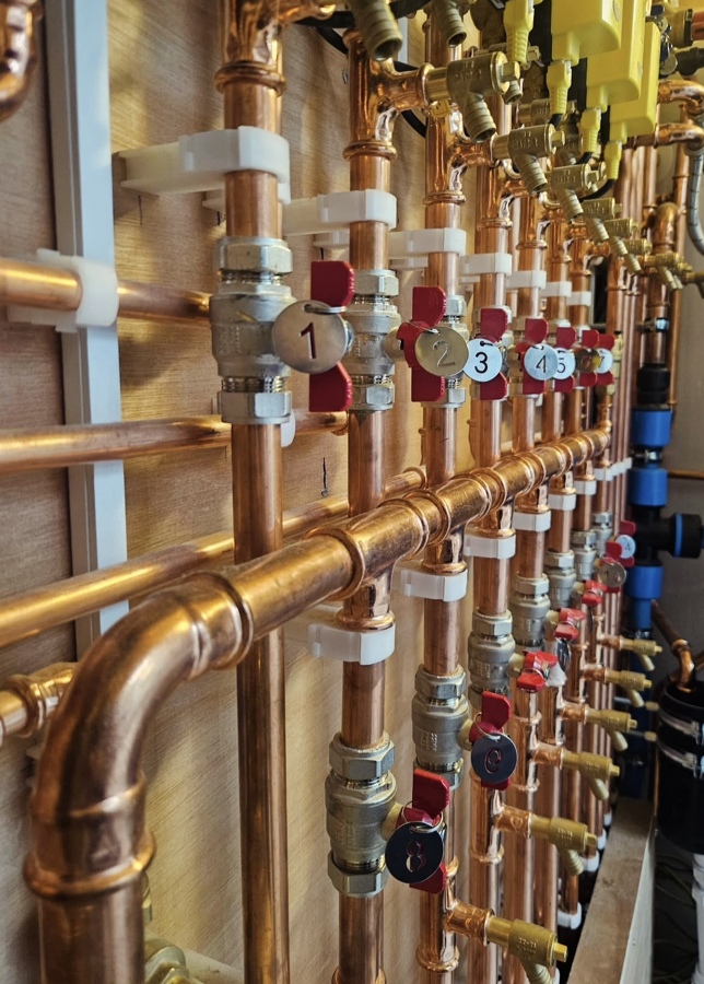 Instalación de sistema de calefacción y fontanería