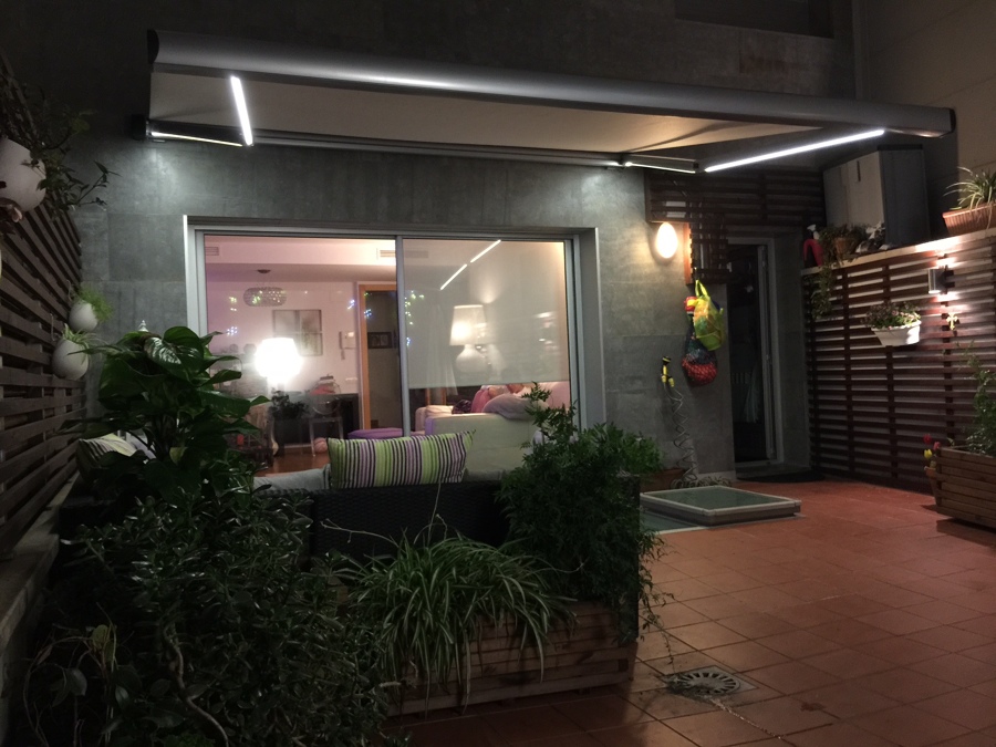 TOLDO COFRE BRAZOS INVISIBLES CON LEDS 