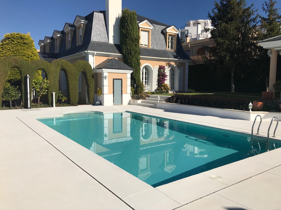 Reforma y reparación de piscina y alrededores en Monachil.