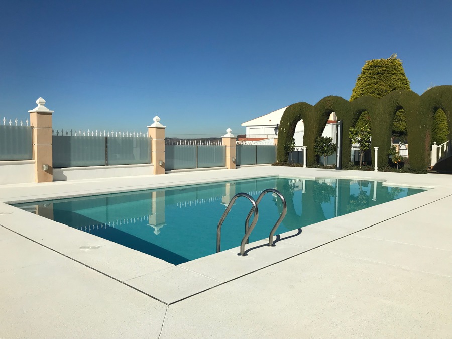Reforma y reparación de piscina y alrededores en Monachil.