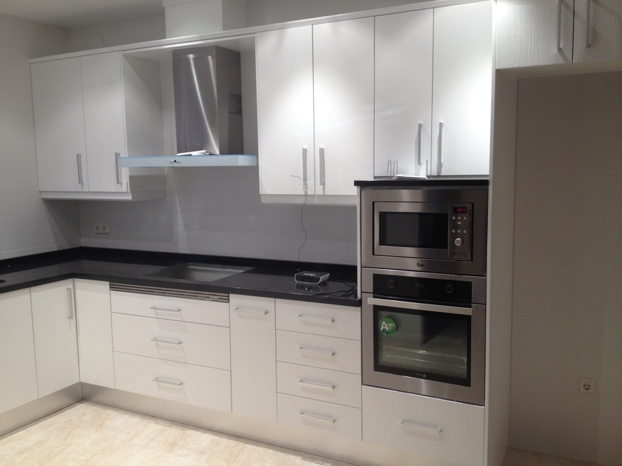 COCINA EN LACADO CON VETA