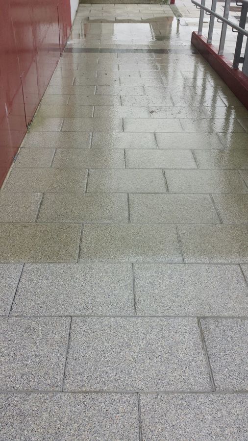 Antes y después de la limpieza de un suelo