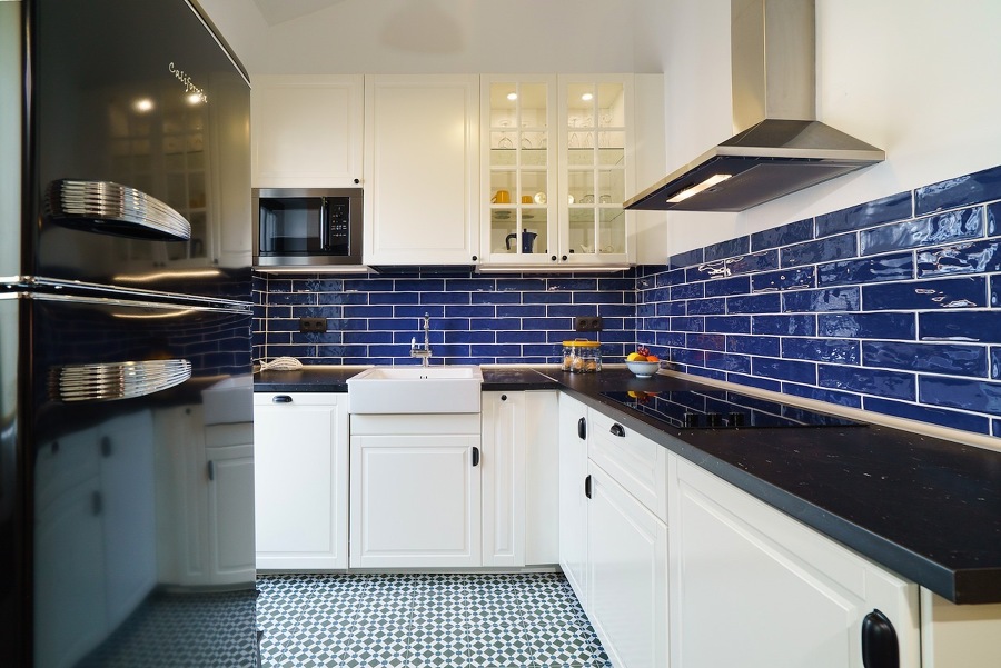 Cocina amueblada y decorada