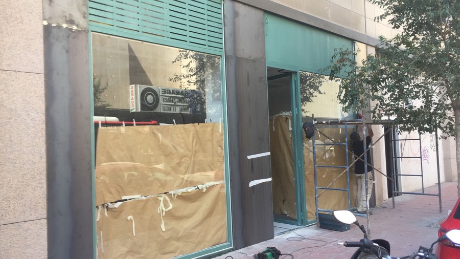 VISTA DE FACHADA DE OPTICA EN GREGORIO MARAÑON AÑO 2017